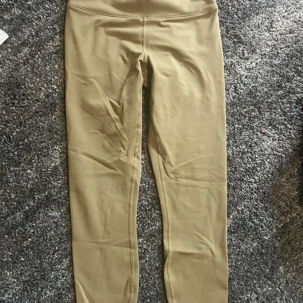Fabletics capris - Picture 2 of 2